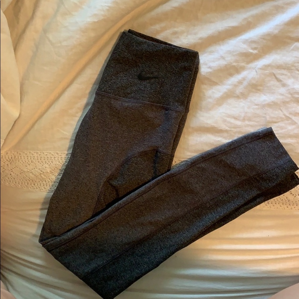NIKE!! Very high-waisted, grey workout leggings